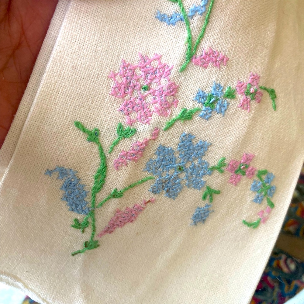 Pastel blue s d pink cross stitch embroidered fingertip towel  linen 1960s. - Picture 6 of 6